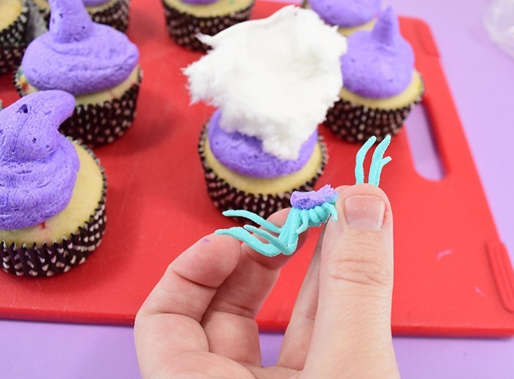 Looking for a quick sweet treat for Halloween? These not too creepy, but totally cute spiderweb cupcakes can be decorated in mere minutes!