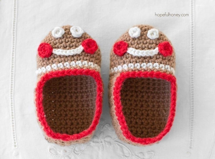 Gingerbread is one of the most festive holiday things I can think of. Check out all of these amazing gingerbread inspired crafts perfect for your homemade holidays!