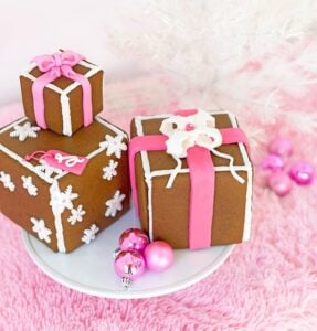 Gingerbread is one of the most festive holiday things I can think of. Check out all of these amazing gingerbread inspired crafts perfect for your homemade holidays!
