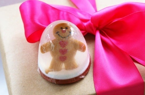 Gingerbread is one of the most festive holiday things I can think of. Check out all of these amazing gingerbread inspired crafts perfect for your homemade holidays!
