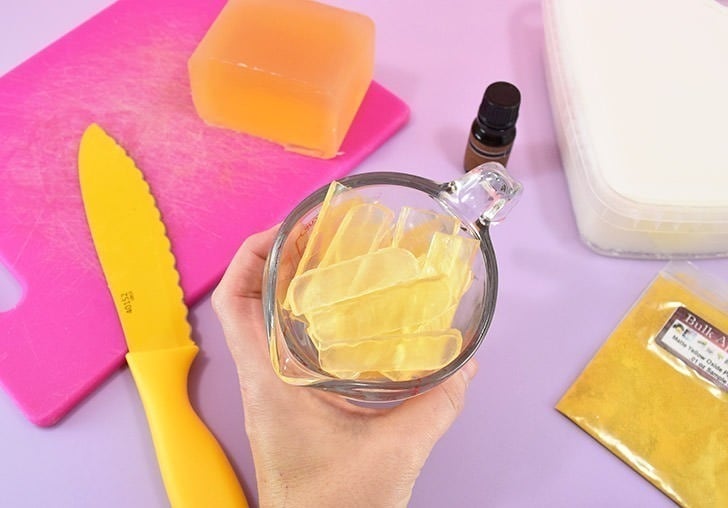 Buzzing with excitement over DIY soap? This homemade honeycomb soap with milk and honey that is nourishing, gorgeous and unique and surprisingly simple!