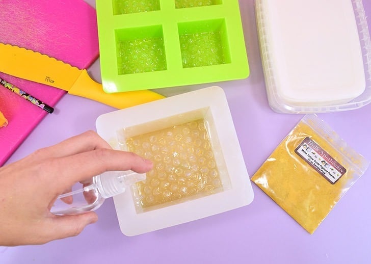 Buzzing with excitement over DIY soap? This homemade honeycomb soap with milk and honey that is nourishing, gorgeous and unique and surprisingly simple!