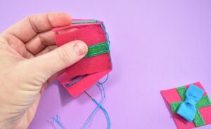 In my experience kitties prefer homemade toys over store-bought every time! These super adorable catnip gifts are both easy and inexpensive to make and totally cat approved!