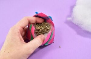 In my experience kitties prefer homemade toys over store-bought every time! These super adorable catnip gifts are both easy and inexpensive to make and totally cat approved!
