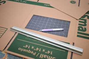 Don't you just love this "hissing booth" cardboard cat hideaway? All you need is a moving box and some cardstock to make this adorable kitty play place.