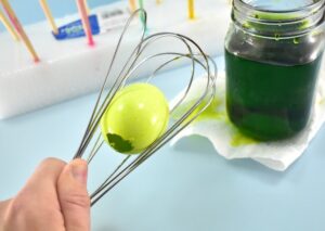 Cascarones are so much fun for both kids and adults. Get the super easy tutorial to make these confetti filled eggs for Easter that everybody is going to just love making and breaking!