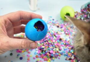 Cascarones are so much fun for both kids and adults. Get the super easy tutorial to make these confetti filled eggs for Easter that everybody is going to just love making and breaking!