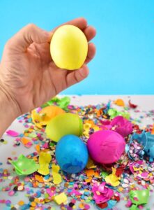 Cascarones are so much fun for both kids and adults. Get the super easy tutorial to make these confetti filled eggs for Easter that everybody is going to just love making and breaking!