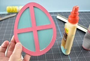 I have to make one of these adorable doors to the Easter Bunny's hideaway. What a whimsical little craft that will make my littles so happy!