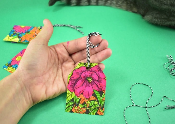 Grab these fabulous free floral gift tags to color and adorn your hand wrapped gifts. So simple but adds so much personality!