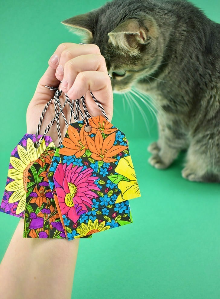 Grab these fabulous free floral gift tags to color and adorn your hand wrapped gifts. So simple but adds so much personality!