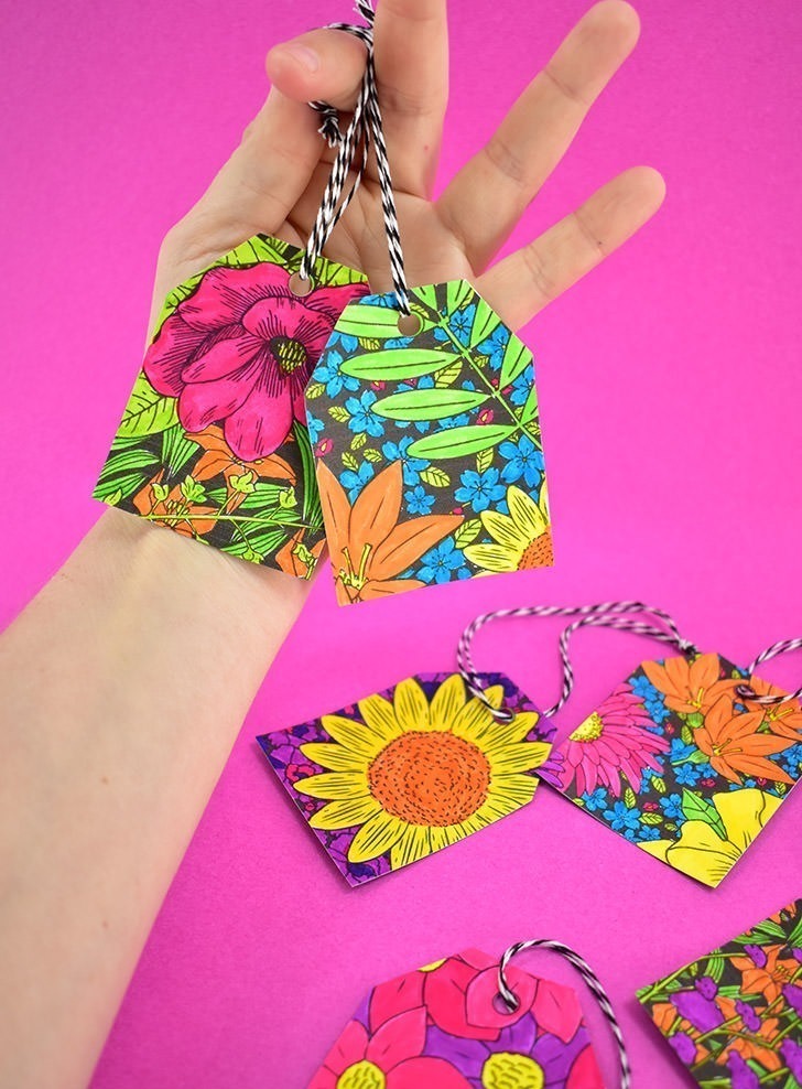 Grab these fabulous free floral gift tags to color and adorn your hand wrapped gifts. So simple but adds so much personality!