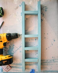 You have NEVER seen a pet bed as adorable as these amazing kitty bunk beds! So perfect if you have 2 cats and crazy cute! Build one with the free plans!