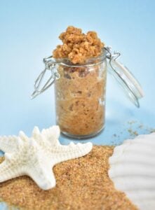 In only five minutes you can have a lovely foaming beach sand scrub that is an amazing exfoliator to get your bod beach-ready and a fab summer craft!