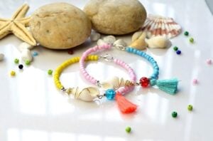 Collecting seashells on the beach is the perfect summer fun. Put those finds to good use with these great seashell crafts!