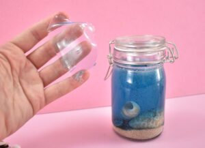 Add a lovely beach-inspired touch to your home decor turning your ocean vacation finds into gorgeous DIY seashell candles.