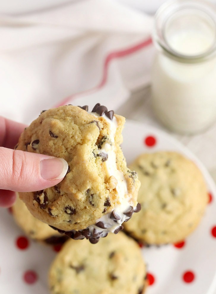 If you're looking for fabulous GF treat, look no further! This gluten free ice cream sandwich recipe is sweet and satisfying!