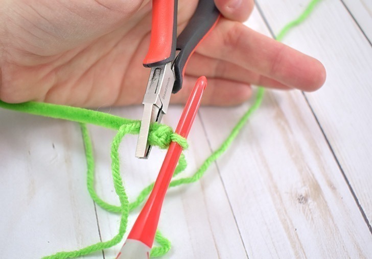 Working around the pipe cleaner very near the end, slip stitch once.