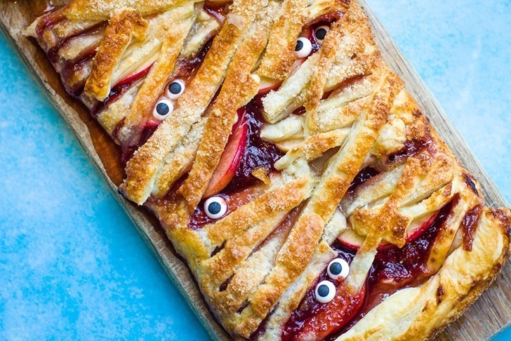 Halloween is the time to enjoy sweet treats! Check out these amazing sweet Halloween recipes with a dash of spooky!