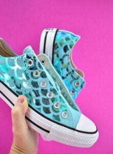 Summertime is the perfect time for all things mermaid! Check out 20+ of our favorite mermaid crafts for adults!