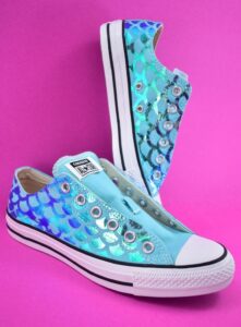 Every mermaid ashore would LOVE to have these DIY Mermaid Sneakers! Make a pair for your favorite mermaid lover and they'll love you for it!