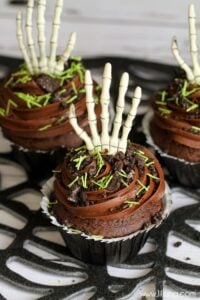 Halloween is the time to enjoy sweet treats! Check out these amazing sweet Halloween recipes with a dash of spooky!