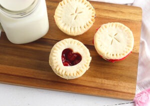 Going gluten free doesn't mean missing out on your favorite treats... Get this fabulous gluten free cherry pie recipe that will take you back!