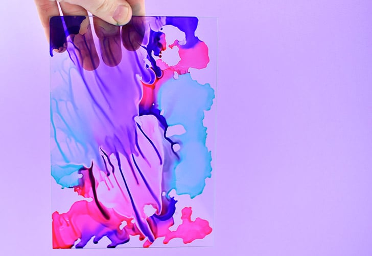 Again move the glass to spread out the ink and alcohol.