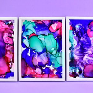 You don't have to be an artist to make this stunningly gorgeous DIY fired ink art! Learn how to make these colorful and totally unique DIY paintings!
