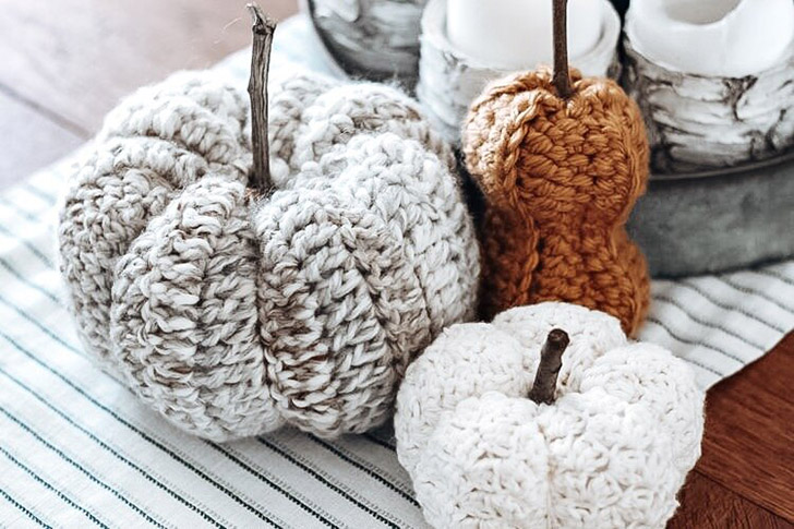 We love these 20+ knit, crochet, loom knit, and otherwise DIY yarn pumpkins you are going to want to craft up this fall!
