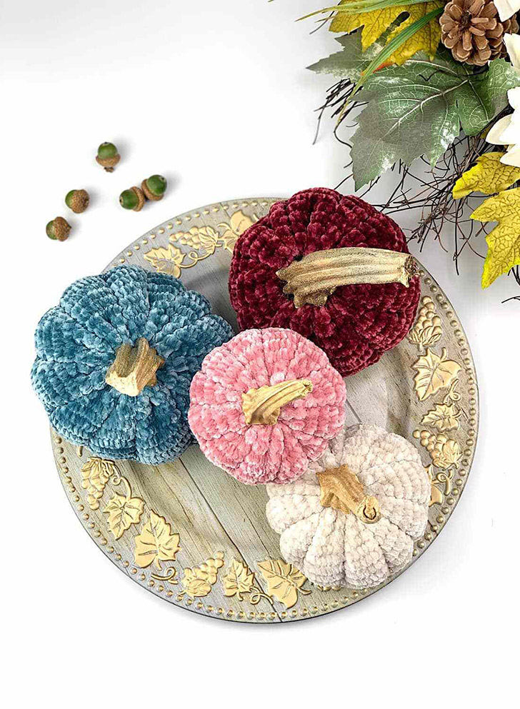 We love these 20+ knit, crochet, loom knit, and otherwise DIY yarn pumpkins you are going to want to craft up this fall!