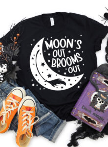 Moon's out, brooms out! Grab the free witchy cut files (SVG, PNG, EPS, DXF) to make your own fun Halloween tee shirt or tote bag!