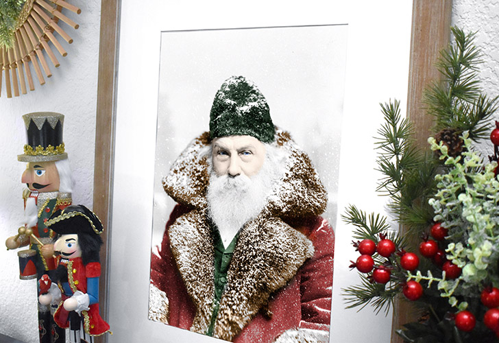 Looking for an inexpensive way to deck the walls this Christmas? Download, print, and frame this free Vintage Santa Photo!
