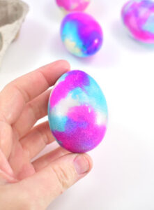 Dye some gorgeous Easter eggs with things you probably already have on hand. This baking soda paint is vibrant & such fun!