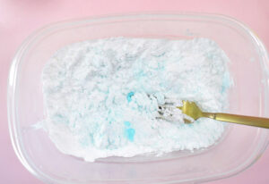 Place roughly half a cup of baking soda into a bowl. Add 2 tablespoons of liquid soap (plus 15-25 drops of rosemary fragrance oil, if using) and mix until well combined. At this point the texture will be like toothpaste. Add the remaining 1 cup of baking soda to the bowl and cut in using a fork just like you would when making a pie crust or biscuits.