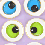 These wiggly and jiggly googly eye cookies are so much fun! Learn how to stack cookies and fill with isomalt to make these wiggle eyes that really google around! Beginner Friendly!