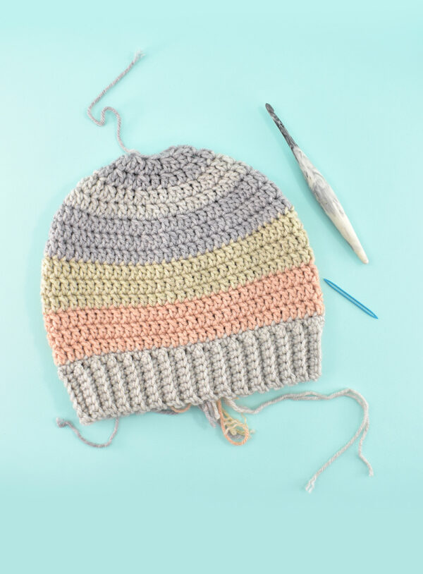 This bottom up fitted crochet hat features a stretchy brim and fitted crown. Using worsted weight yarn and double crochet stitches, it's a great basic crochet beanie!