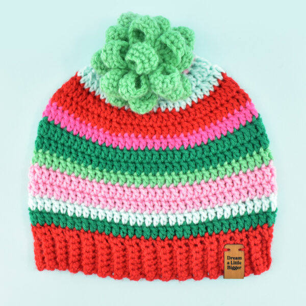 Make a simple crochet gift bow great for hats or gifts. This stash-busting beginner friendly crochet project only takes about an hour!