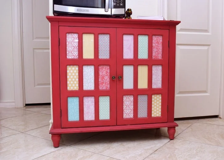 Clear glass doesn't coordinate with messy shelves! These quilt inspired window panes update my cabinet and hide away my mess.