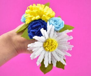 As you work, bend the collar and the felt around your hand. When the hot glue has set, this will help it to stay together even when circling your pet's neck.